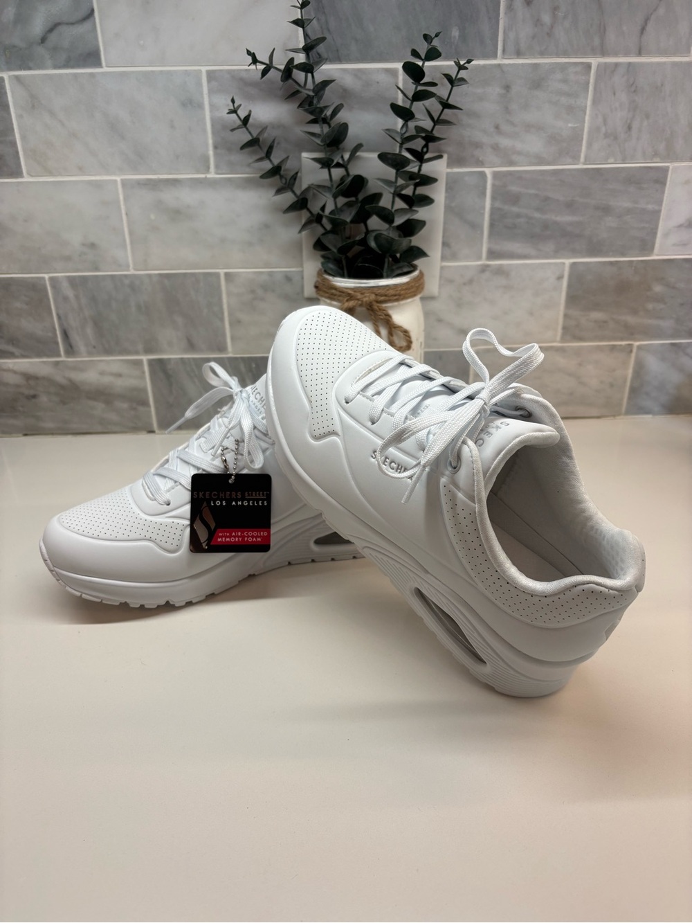 Skechers Street Los Angeles with Air Cool Memory Foam- Women's 8.5 
*new*